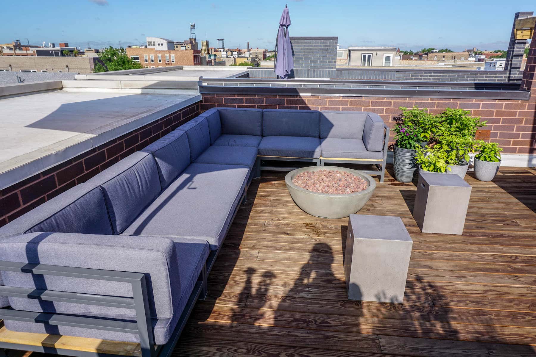 Rooftop Deck With Wet Bar Chicago, Roof Terrace Fire Pit